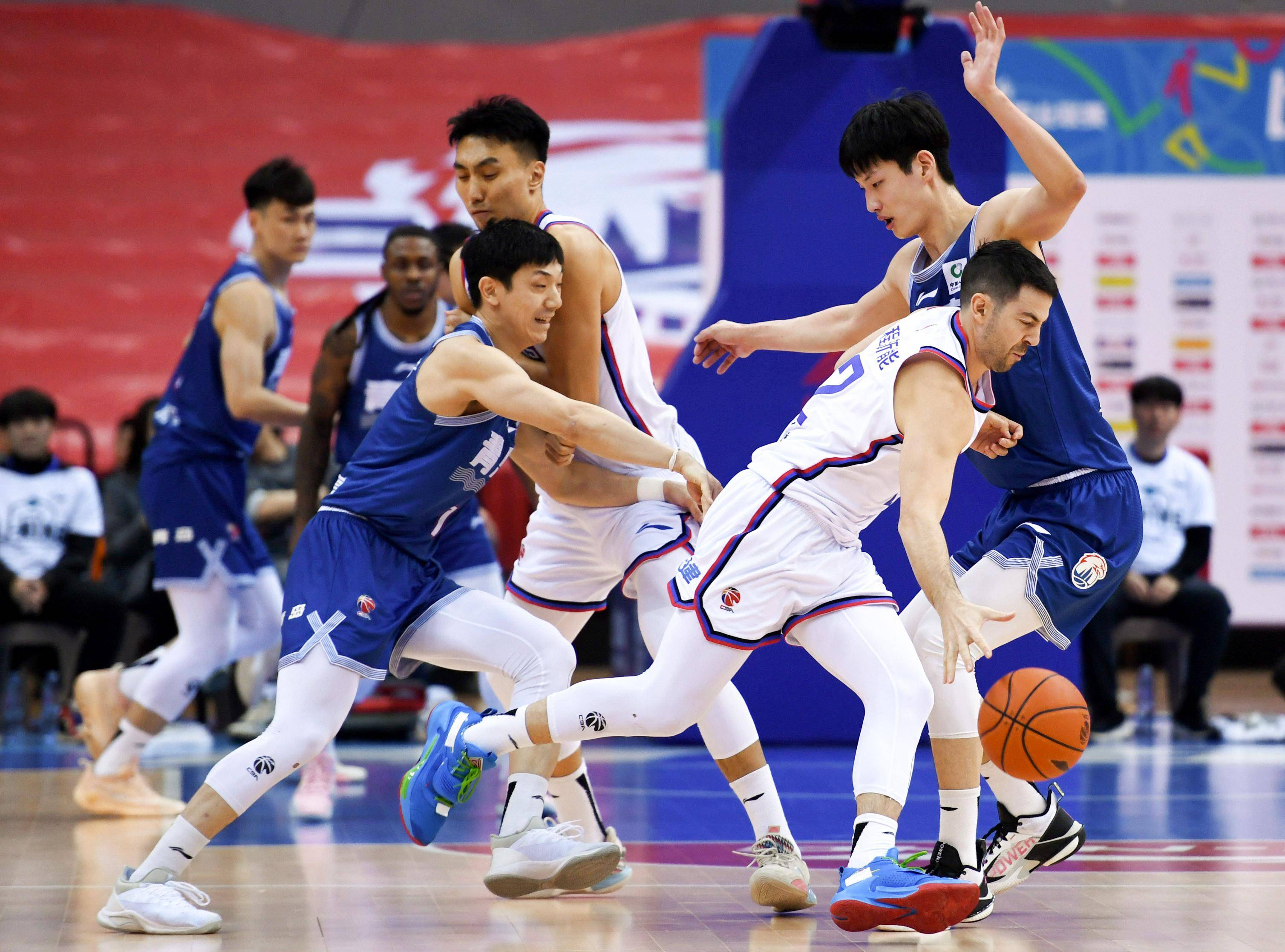 爱游戏包含里尔发布备战花絮；集结日战术微调；CBA常规赛任务艰巨；数据趋势出现新变化的词条